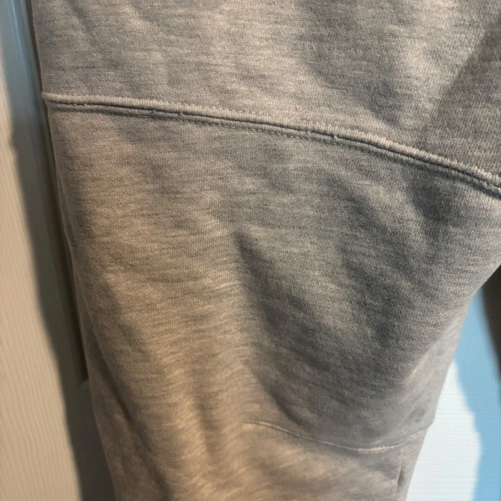 Free People Movement Women's Heather Grey Barrel Leg Cropped Sweatpants Medium - Picture 8 of 16